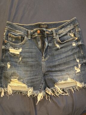 Judy Blue Frayed Distressed Mid-Rise Denim Shorts - Dark Blue